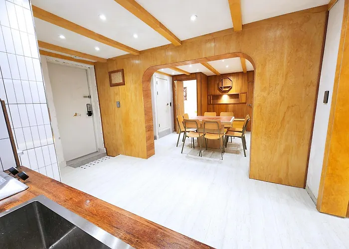 Hongdae 5min,spacious 4br 3ba 首爾