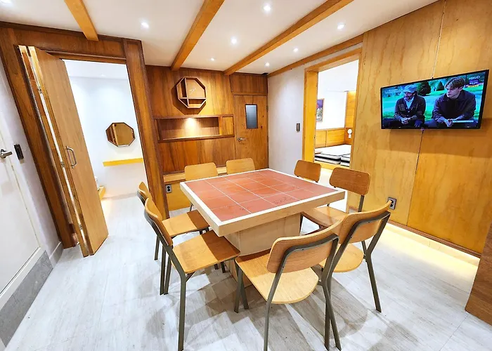 Hongdae 5min,spacious 4br 3ba 公寓 *