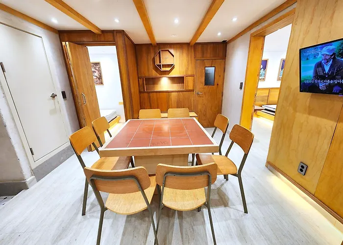Hongdae 5min,spacious 4br 3ba 首爾