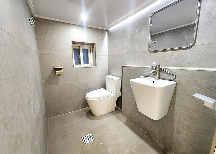 Hongdae 5min,spacious 4br 3ba 公寓 *