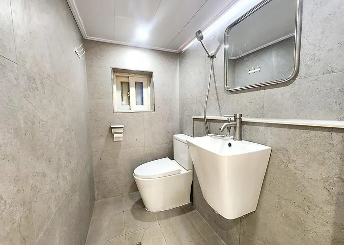Hongdae 5min,spacious 4br 3ba 首爾