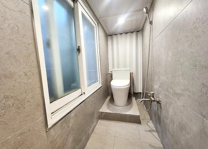 Hongdae 5min,spacious 4br 3ba 公寓 *