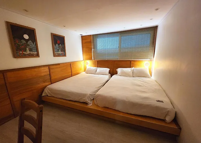 Hongdae 5min,spacious 4br 3ba 公寓 *