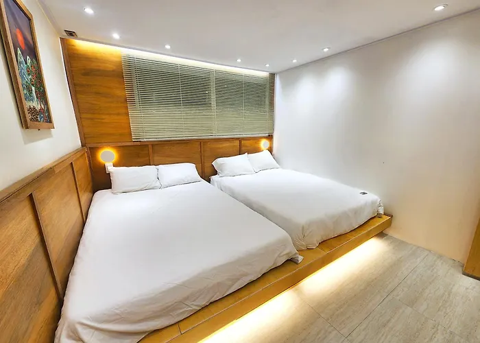 Hongdae 5min,spacious 4br 3ba